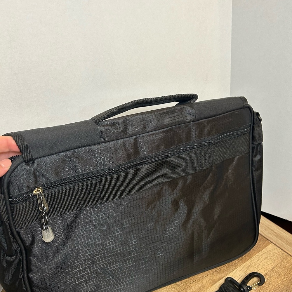 Pavilion Black Messenger Bag by Calpak 18” Laptop - Picture 6 of 10